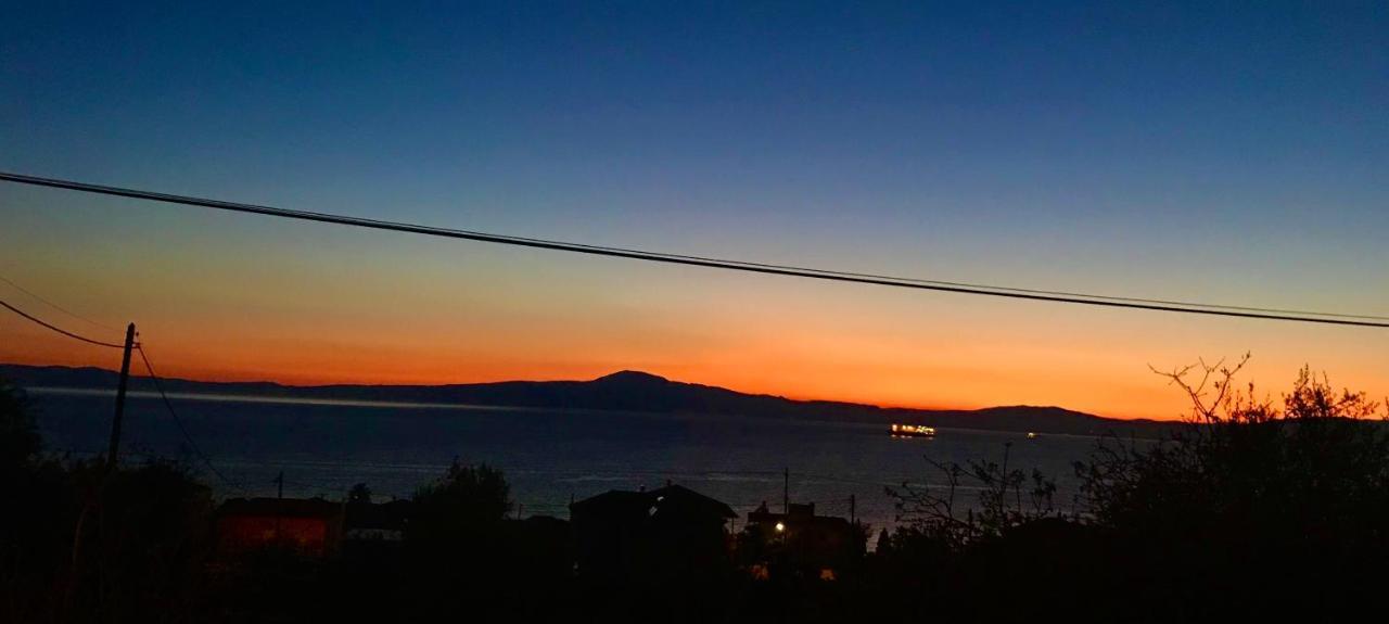 Mountain & Sea Apartment Kalamata Bagian luar foto